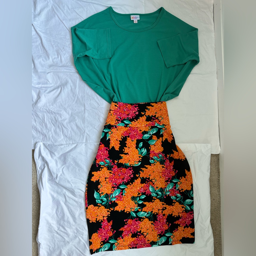 SHIRT ONLY LuLaRoe Irma Shirt - Solid Green XS